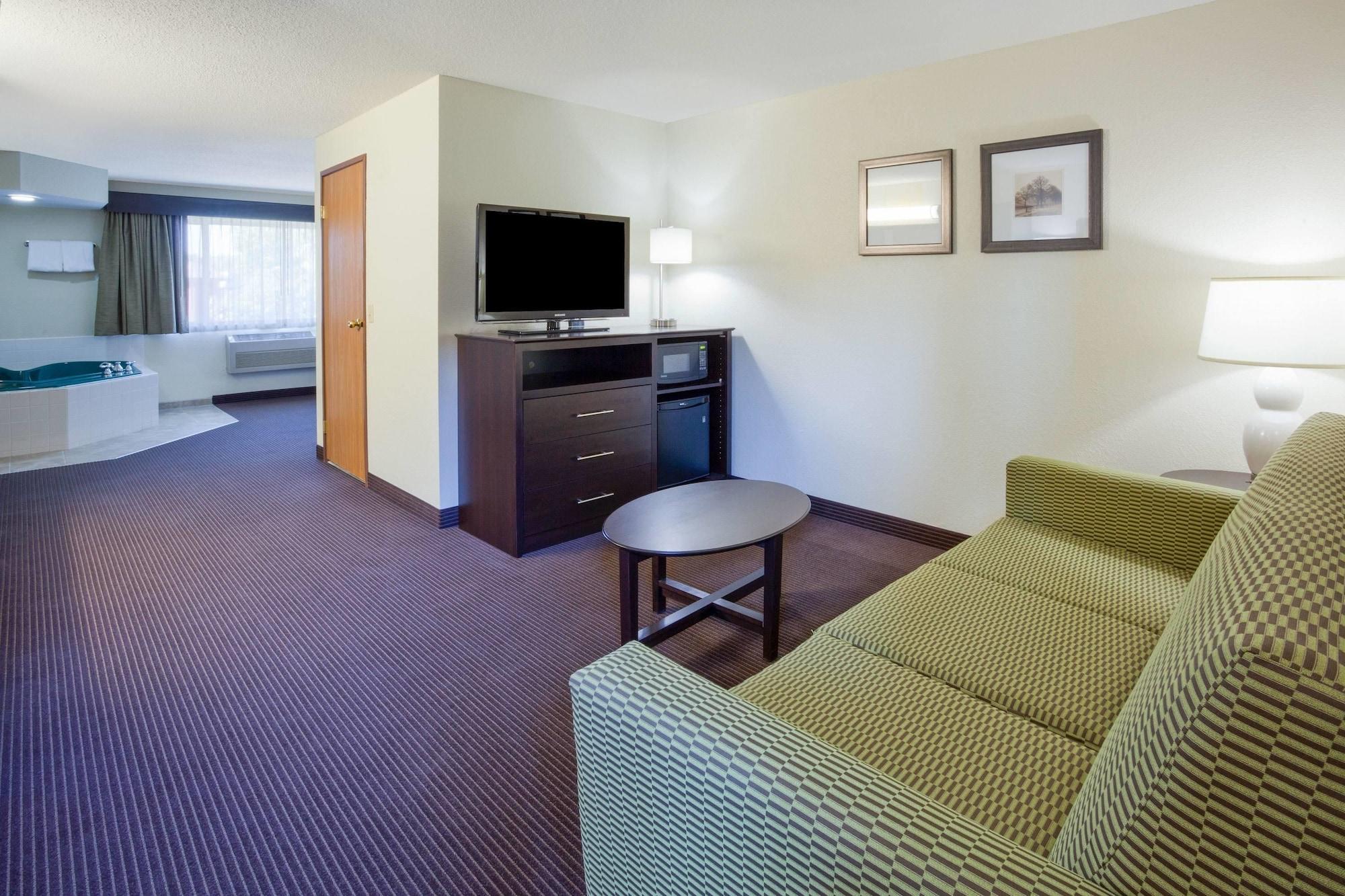 Americinn By Wyndham Rhinelander Ngoại thất bức ảnh