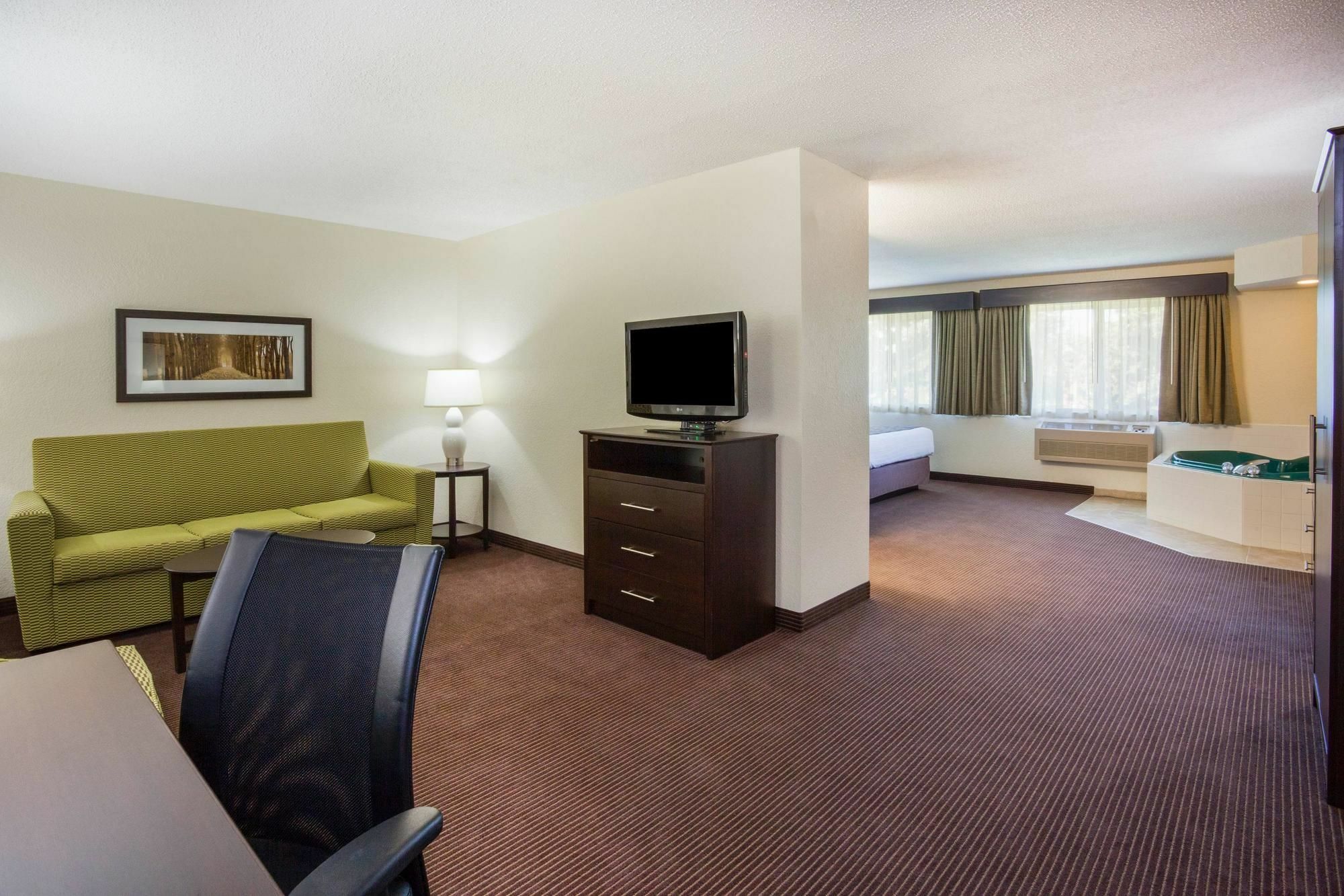 Americinn By Wyndham Rhinelander Ngoại thất bức ảnh