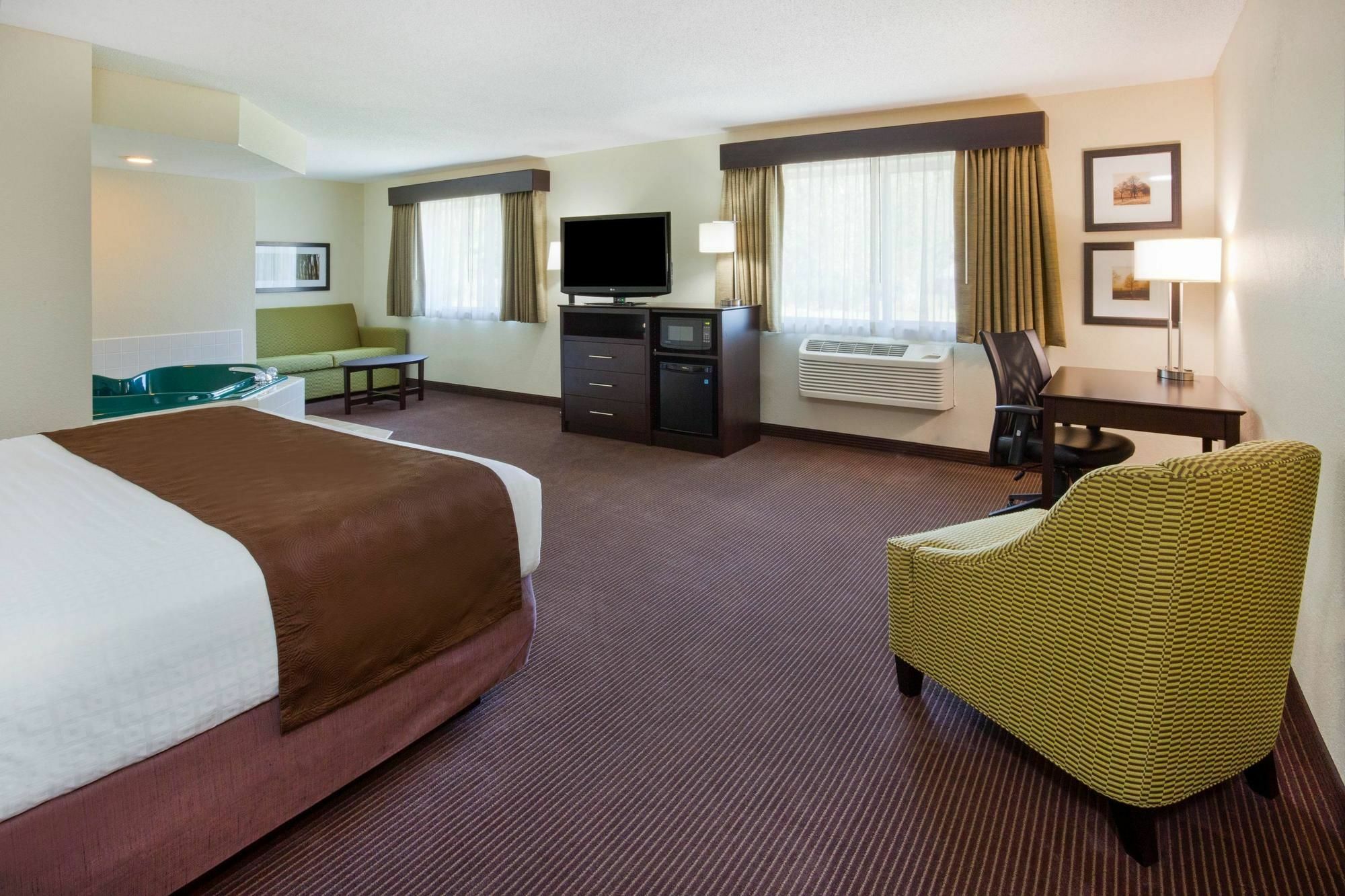 Americinn By Wyndham Rhinelander Ngoại thất bức ảnh