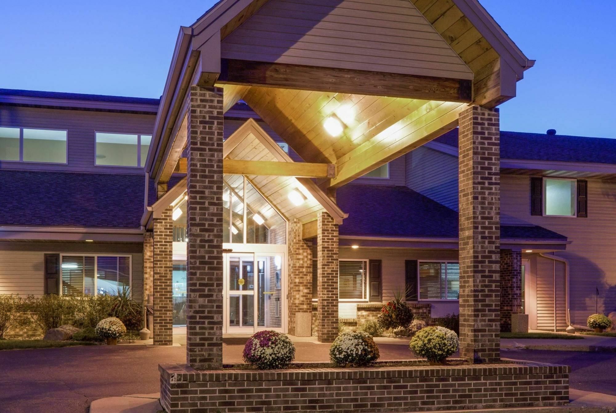 Americinn By Wyndham Rhinelander Ngoại thất bức ảnh